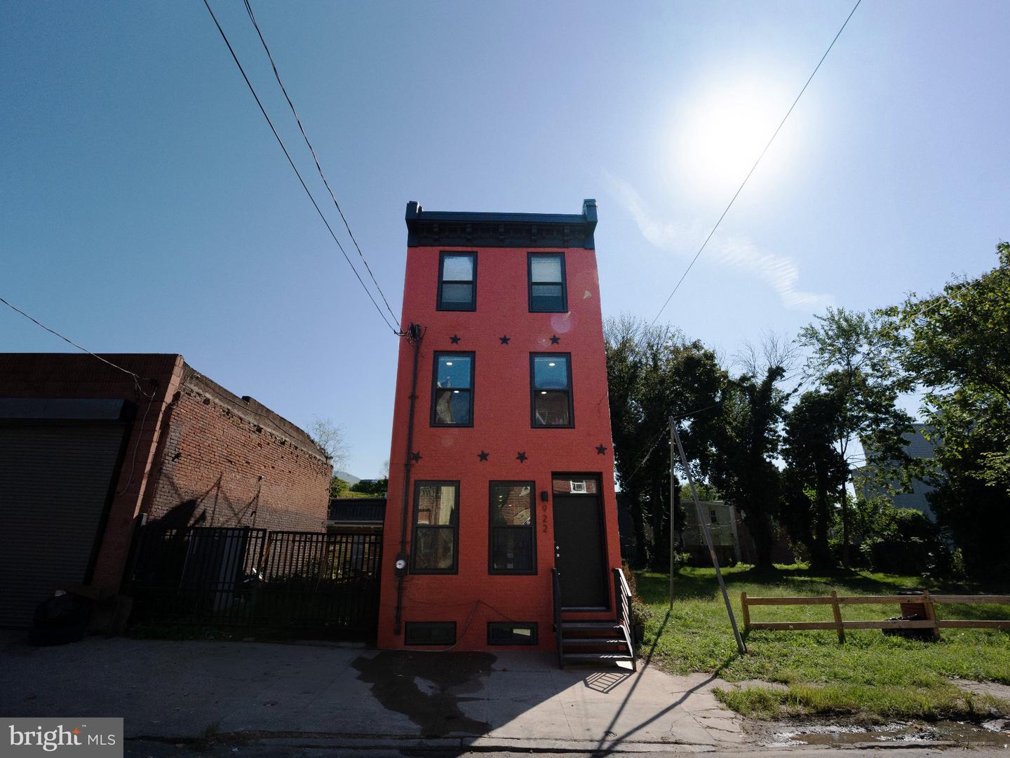 922 W York St Property Photo 1