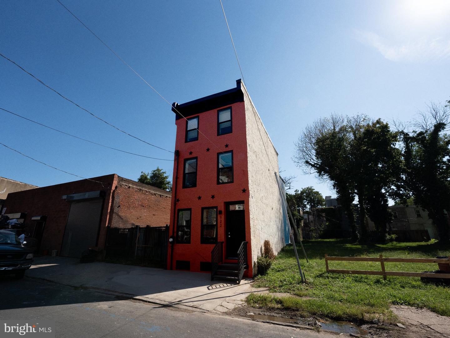 922 W York St Property Photo 2