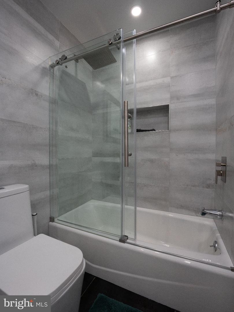 922 W York St Property Photo 11
