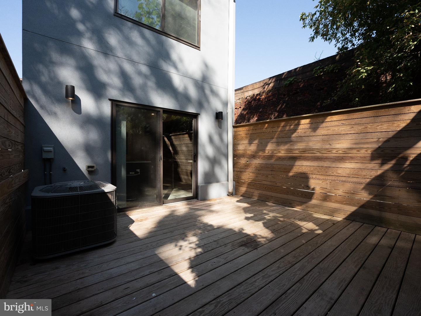 922 W York St Property Photo 32