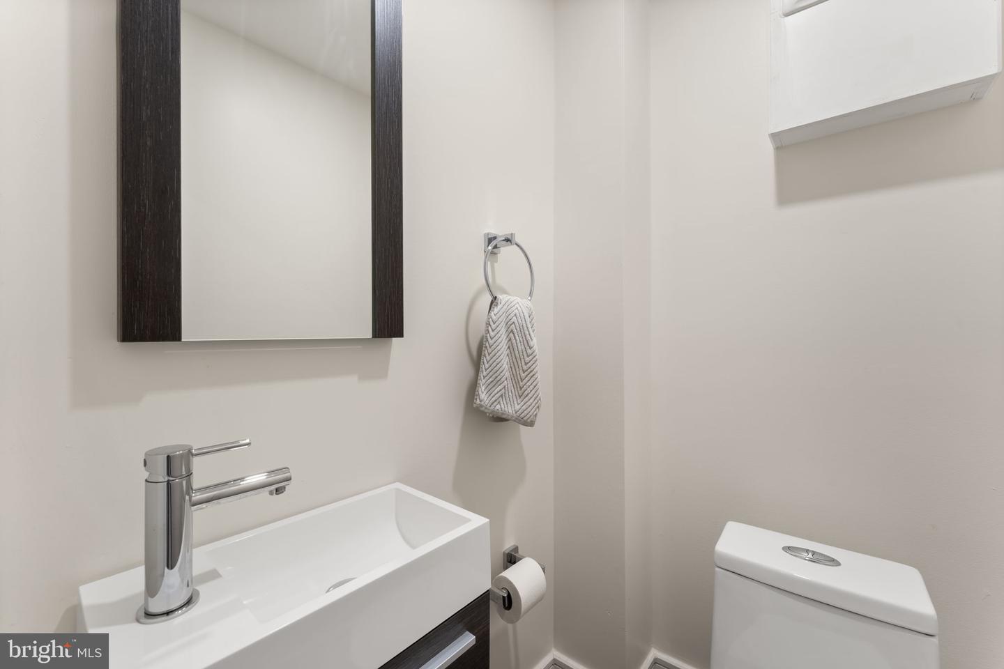 870 N Lawrence St Property Photo 16