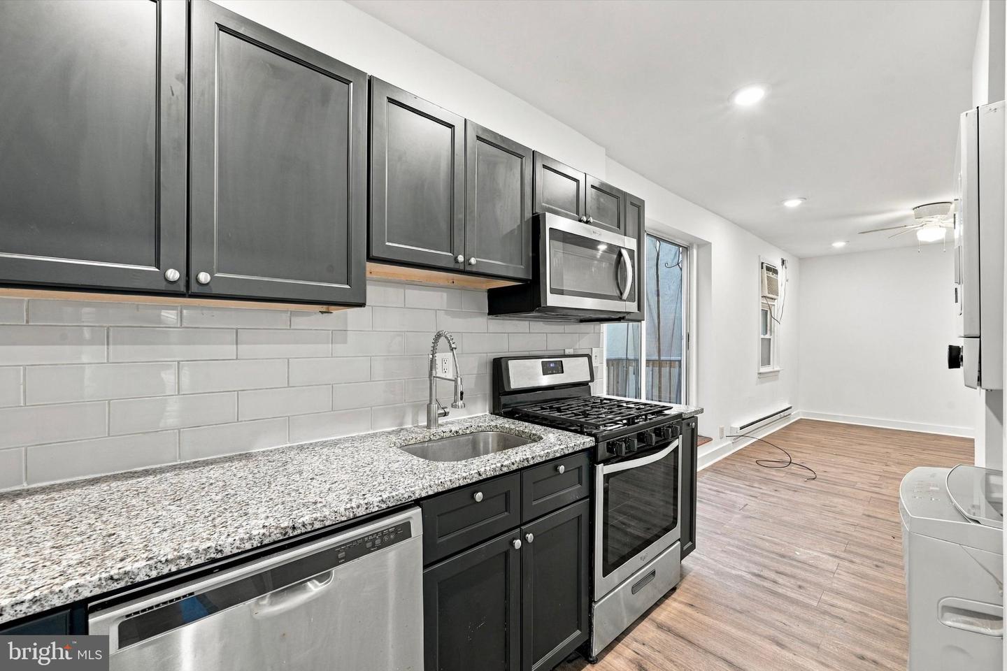 785 S 2nd St #unit 2r Property Photo 4