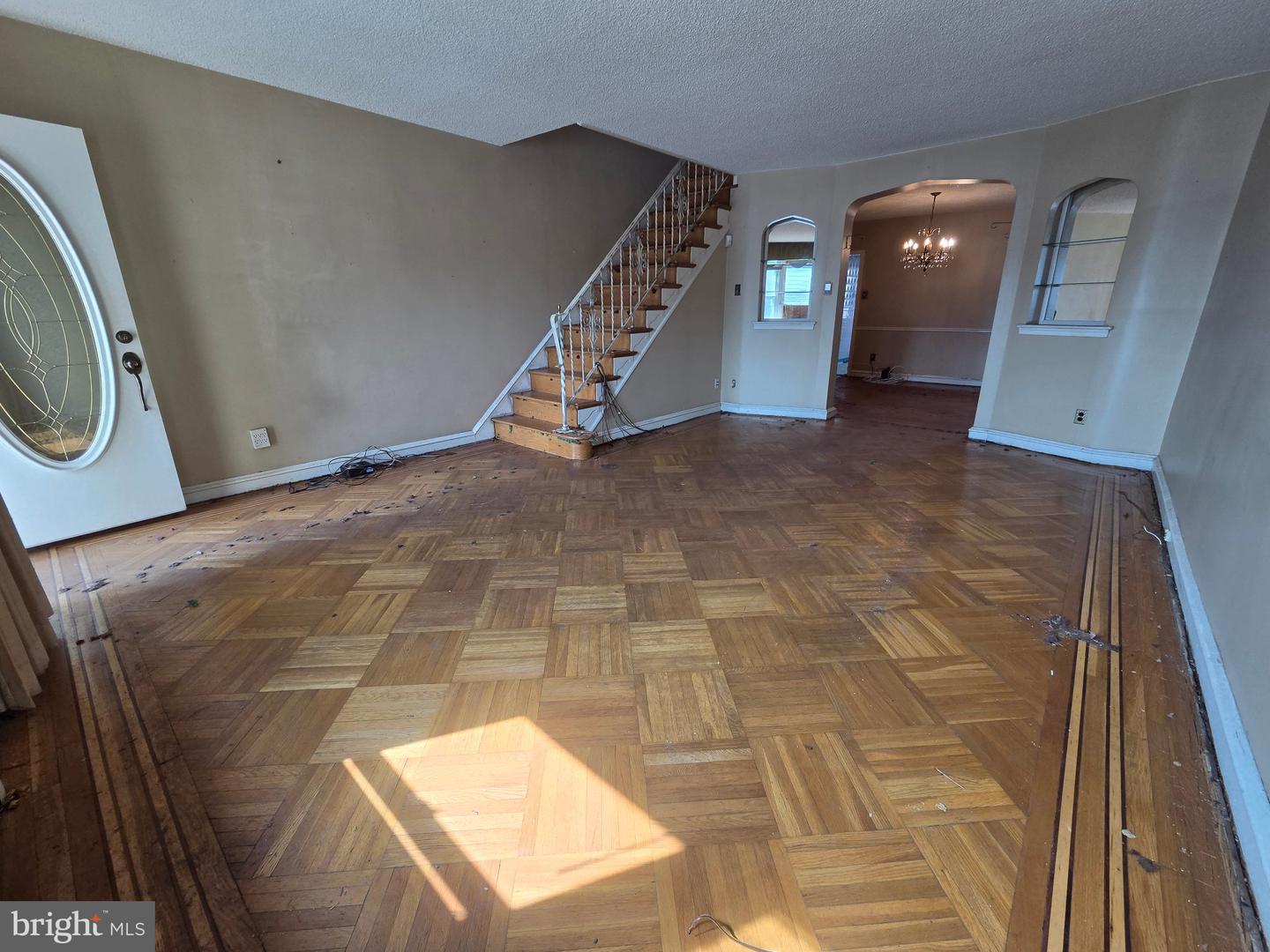 6106 Castor Ave Property Photo 7