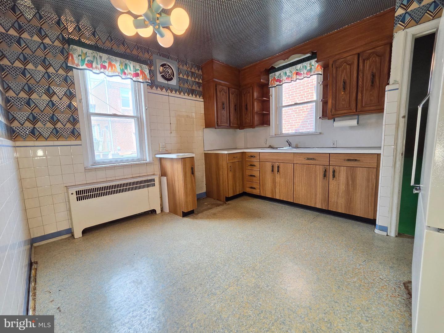 6106 Castor Ave Property Photo 14