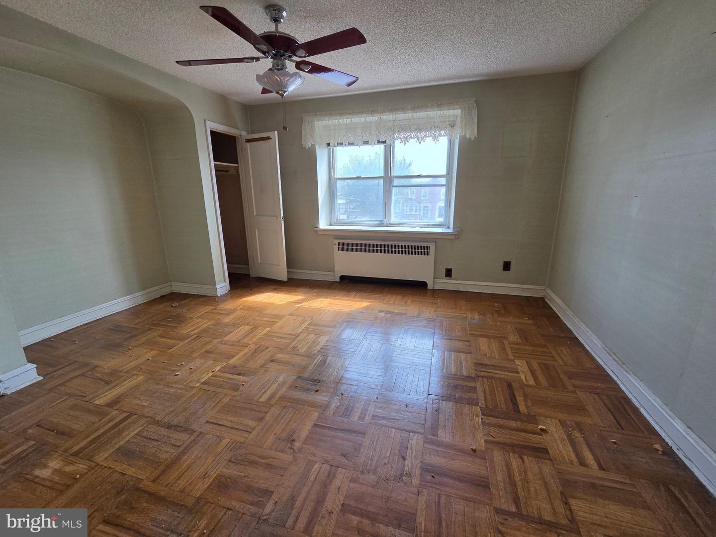 6106 Castor Ave Property Photo 22