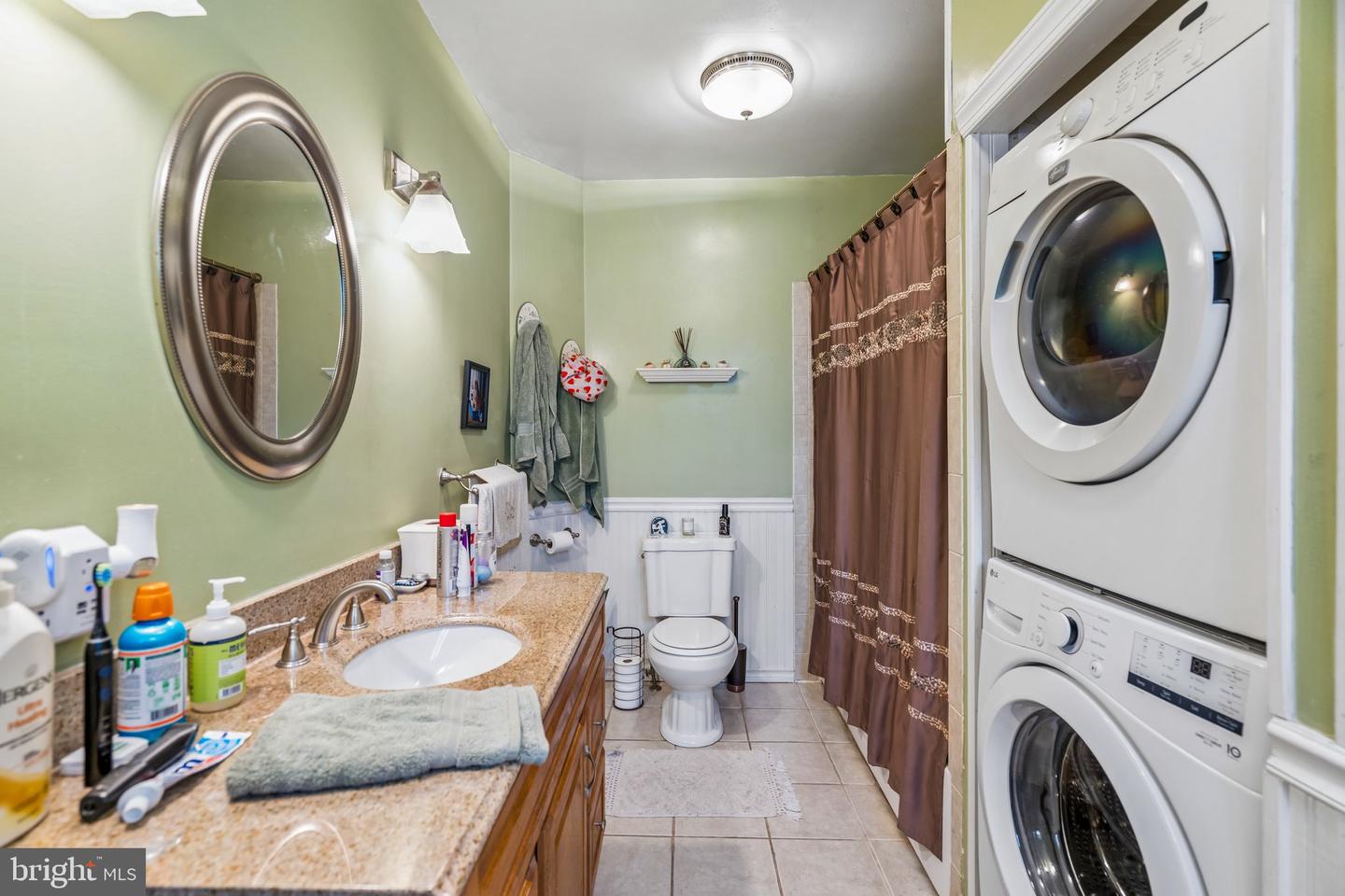 419 E Flora St Property Photo 8