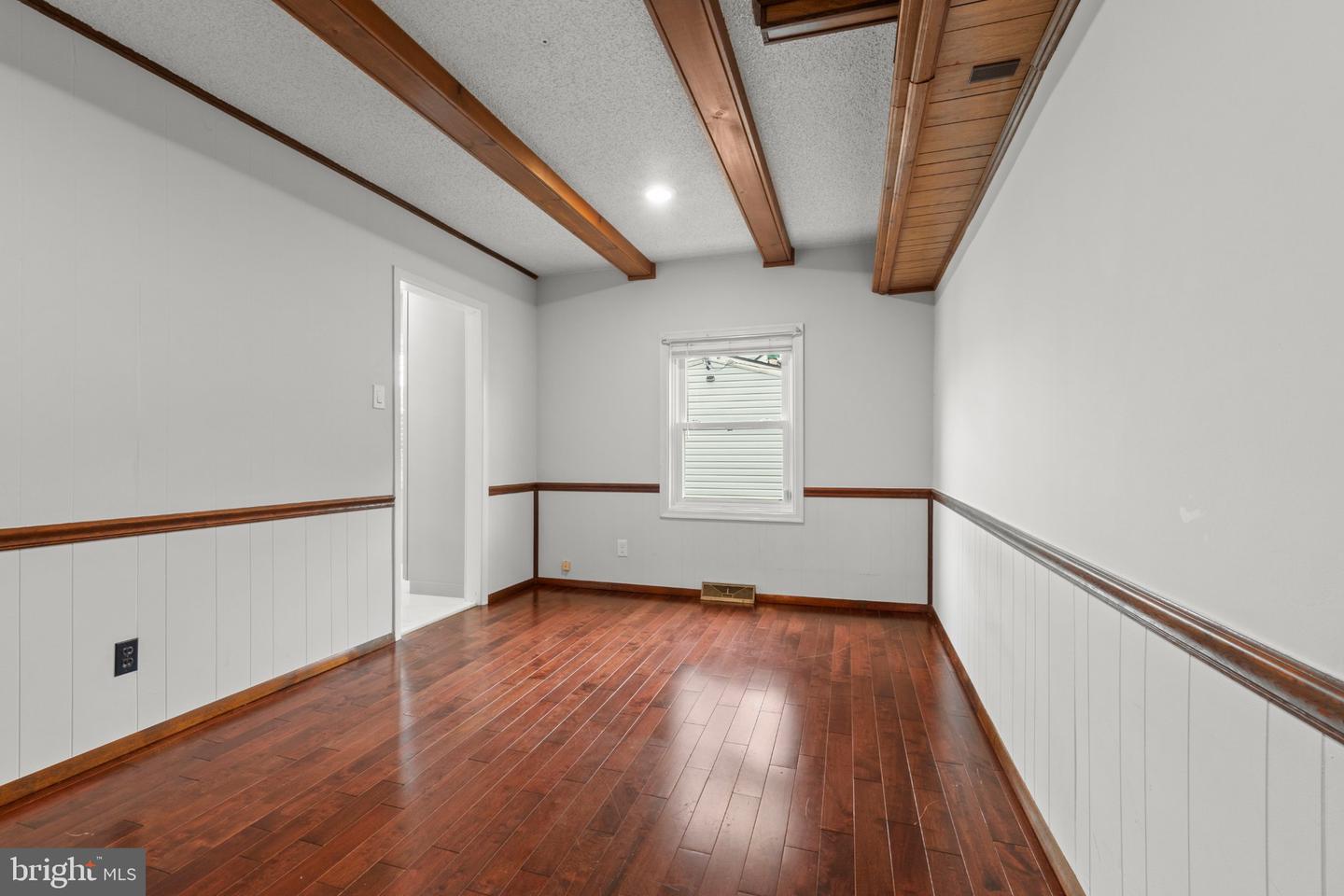 11405 Gifford Ave Property Photo 8