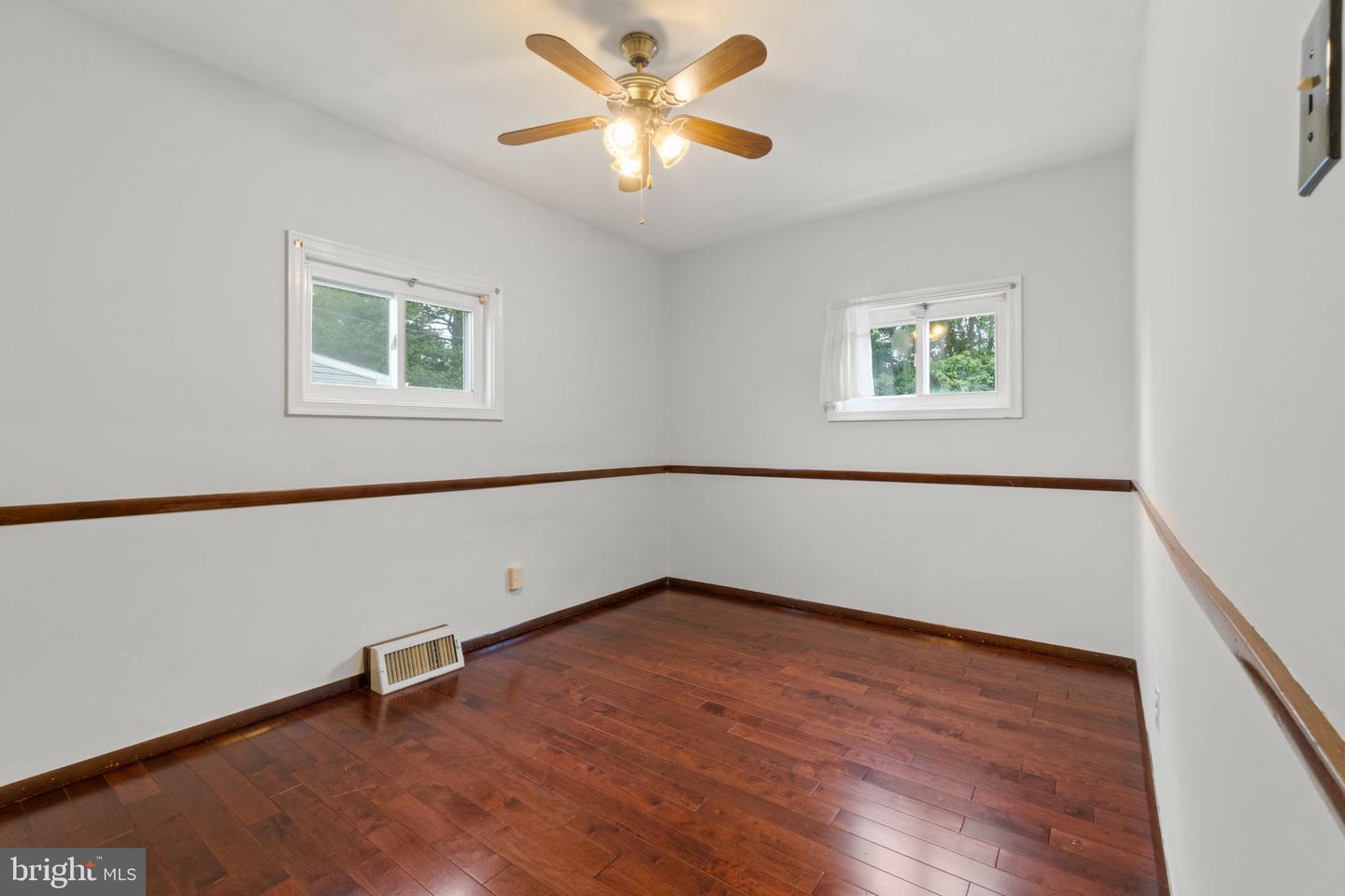 11405 Gifford Ave Property Photo 12