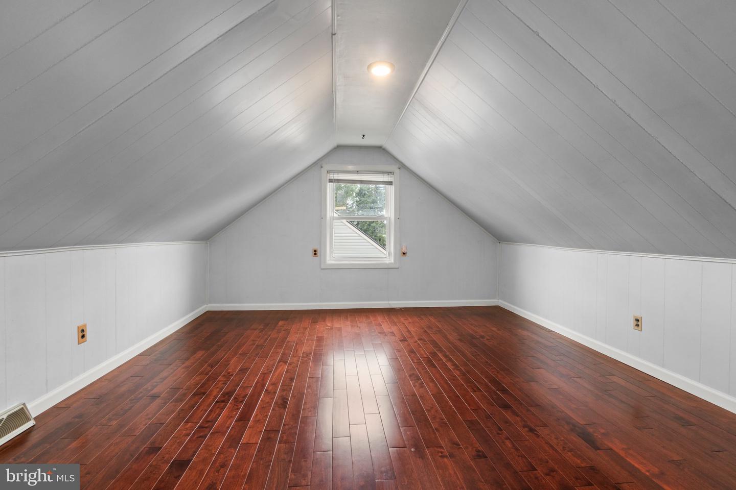 11405 Gifford Ave Property Photo 15