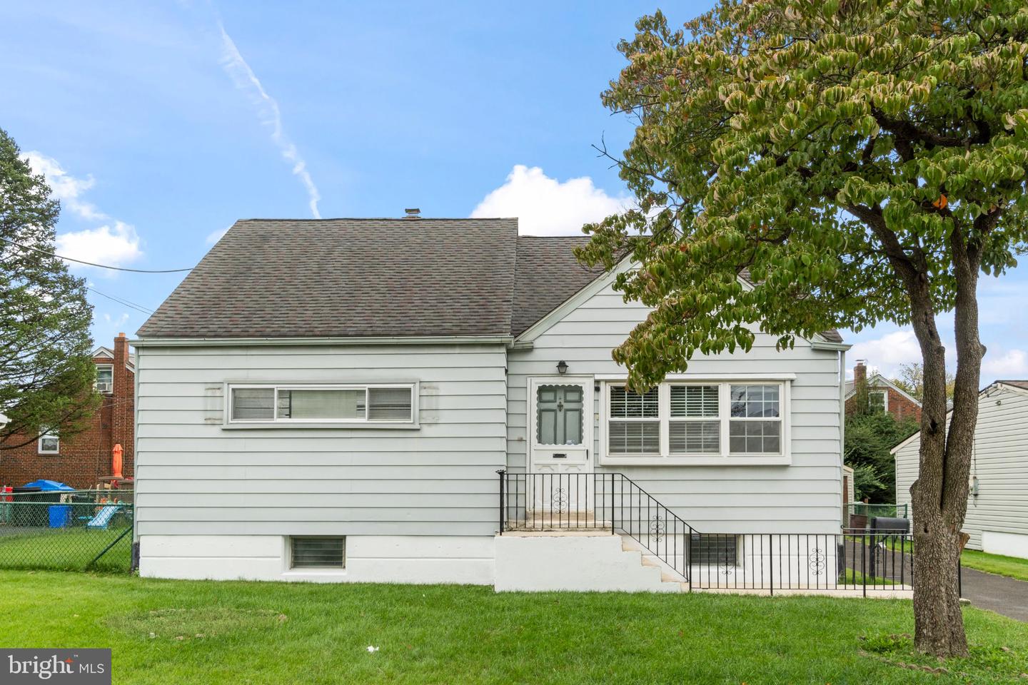 11405 Gifford Ave Property Photo 25