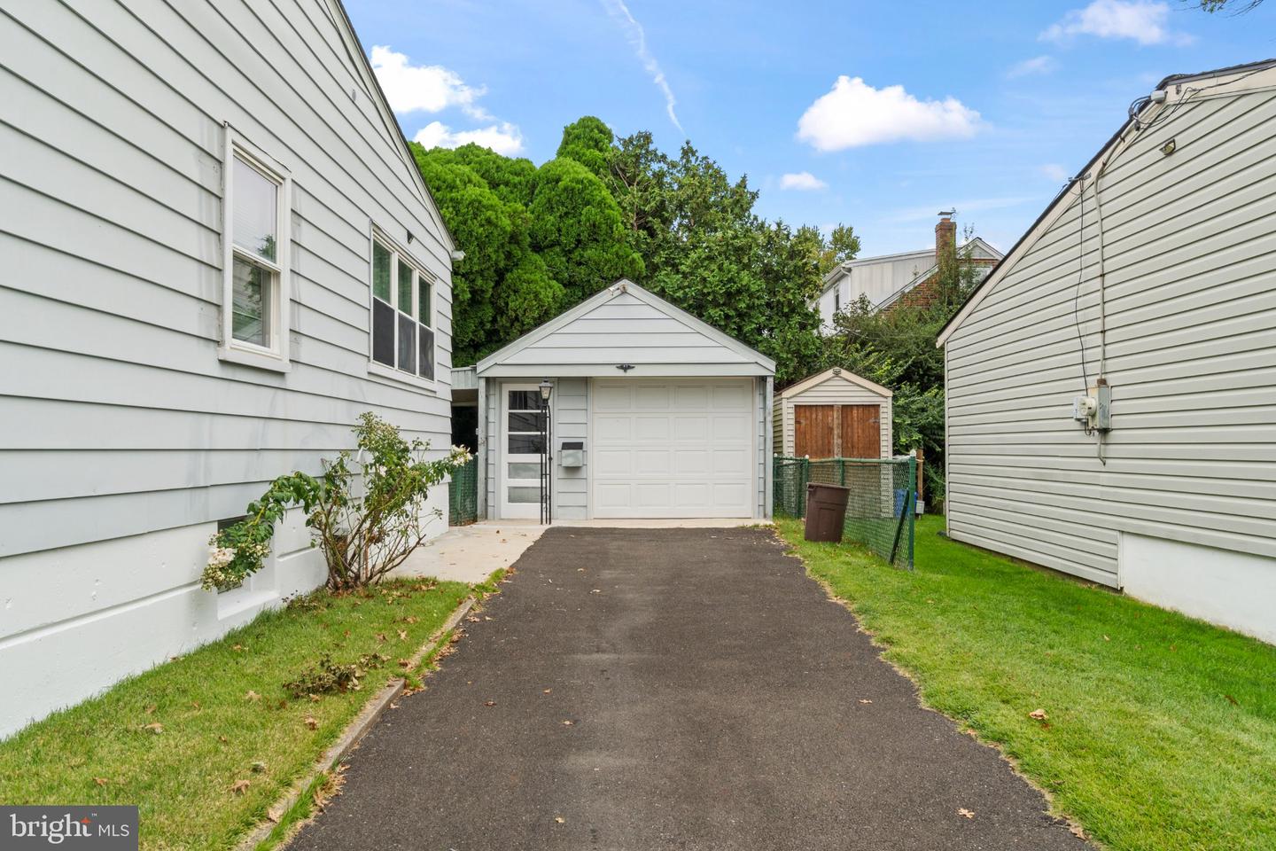 11405 Gifford Ave Property Photo 28