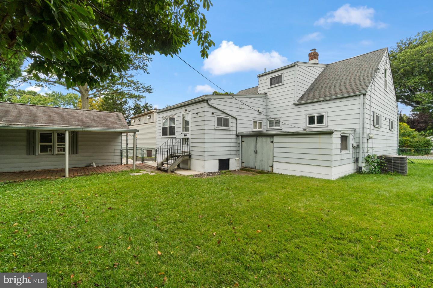 11405 Gifford Ave Property Photo 30