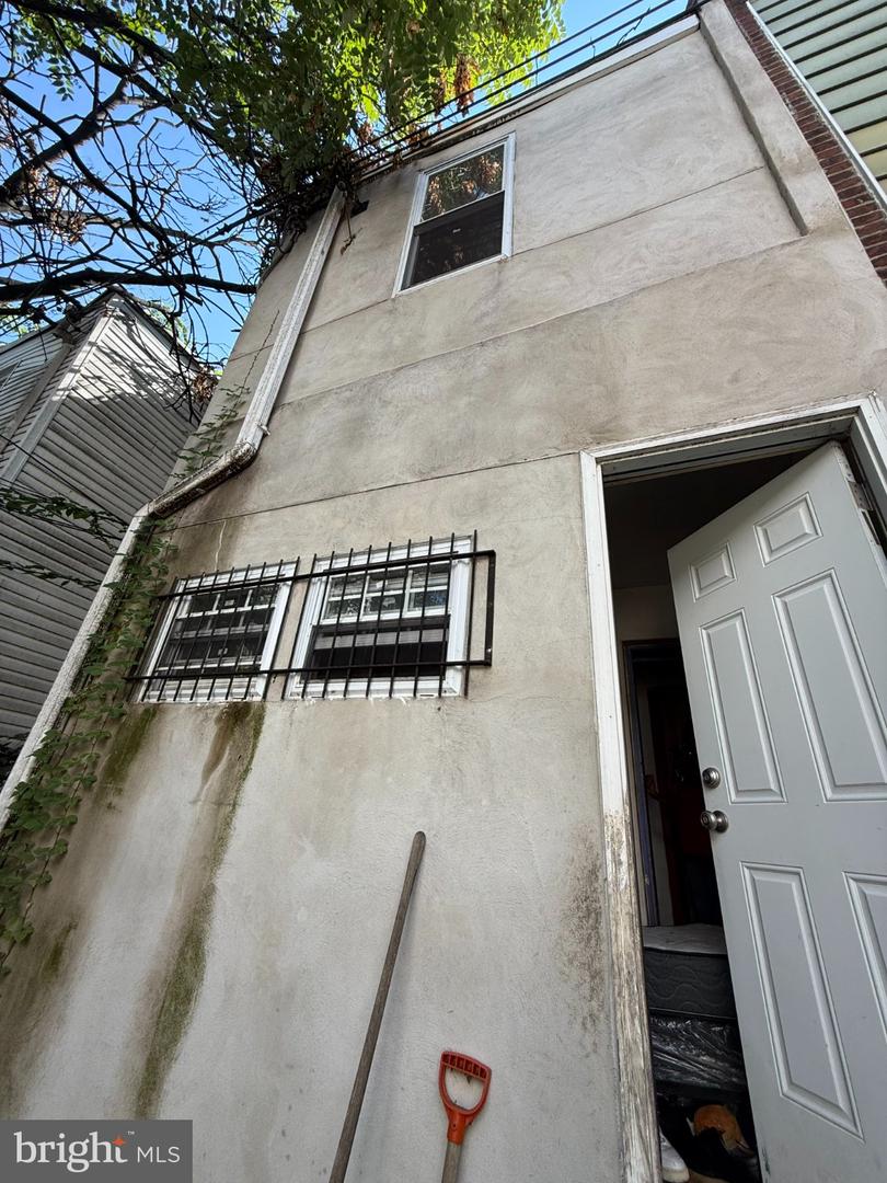 46 N Peach St Property Photo 4
