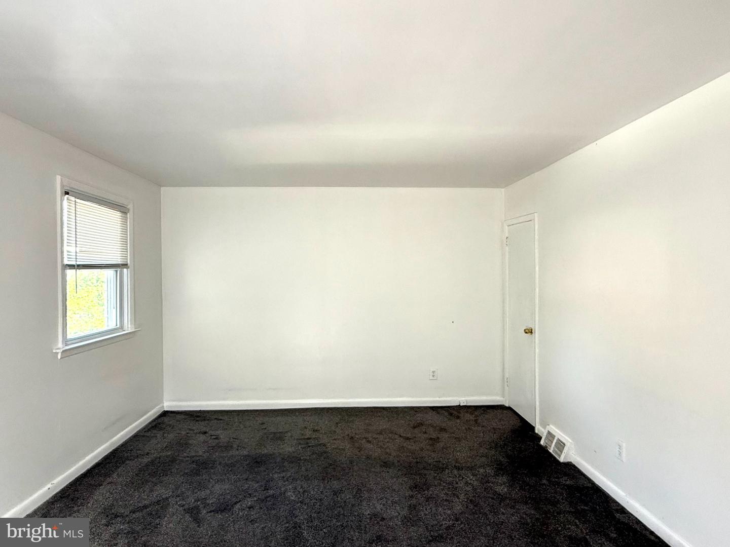 1413 Southampton Rd Property Photo 17