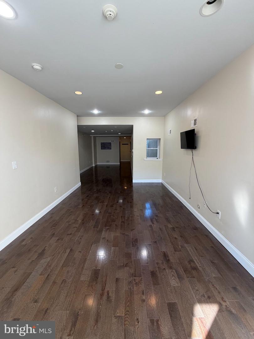 1213 Snyder Ave Property Photo 2