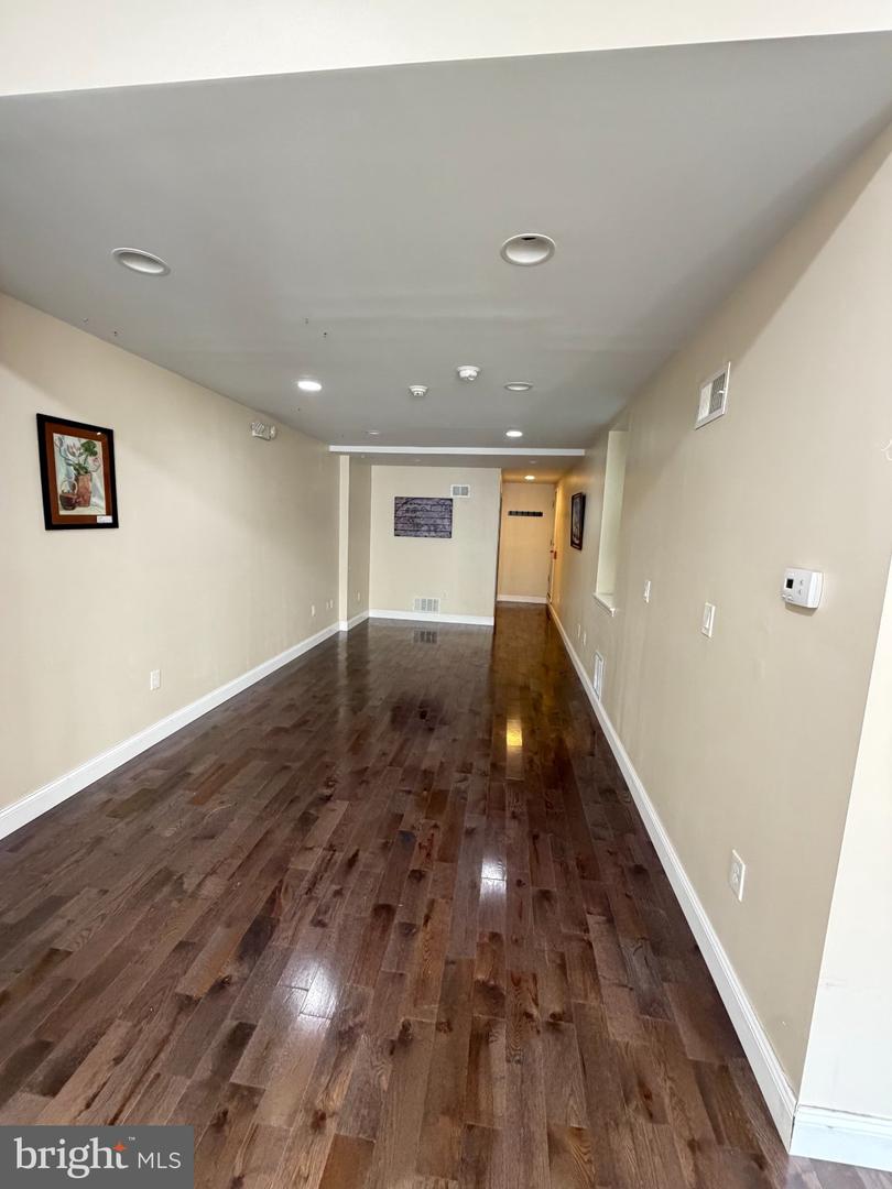 1213 Snyder Ave Property Photo 3