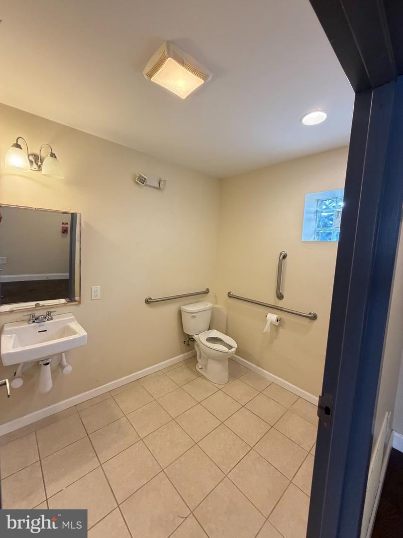 1213 Snyder Ave Property Photo 4