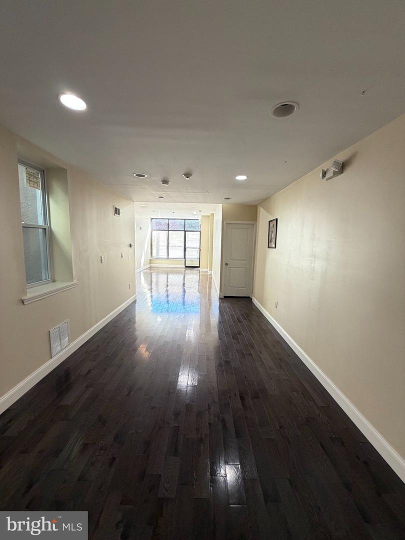 1213 Snyder Ave Property Photo 6