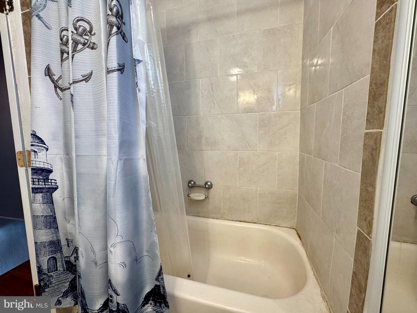 2523 S Franklin St Property Photo 6