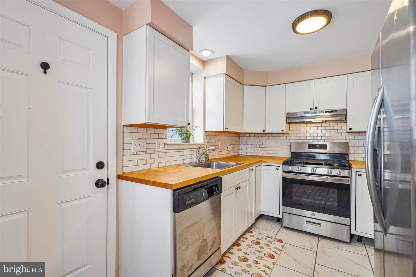 223 Grape St Property Photo 10