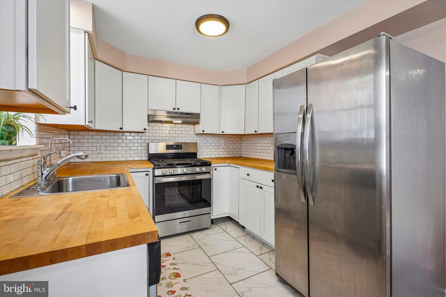 223 Grape St Property Photo 11