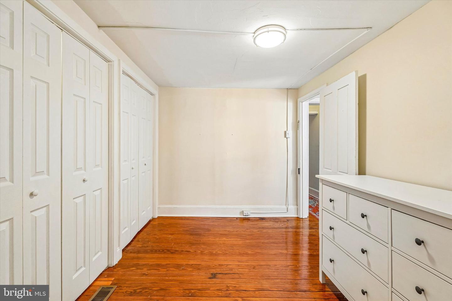 223 Grape St Property Photo 15
