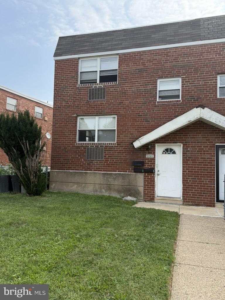9447 LANSFORD ST Property Photo 1