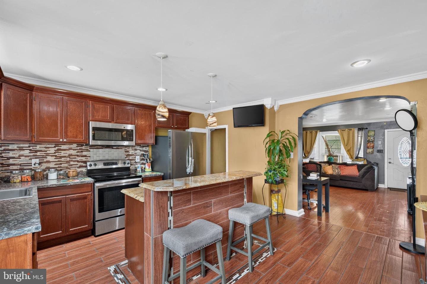 4646 Shelbourne St Property Photo 4