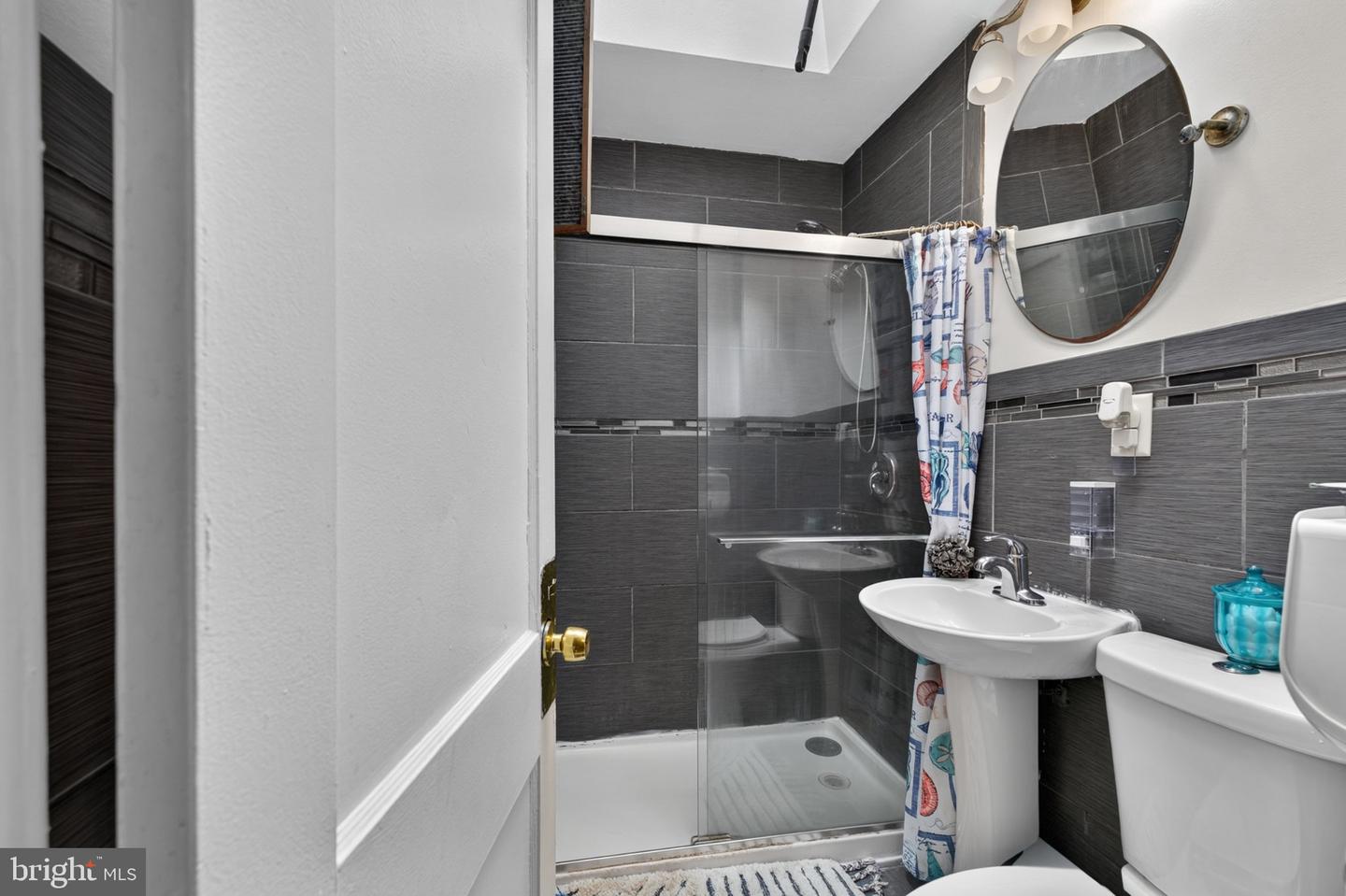 4646 Shelbourne St Property Photo 26