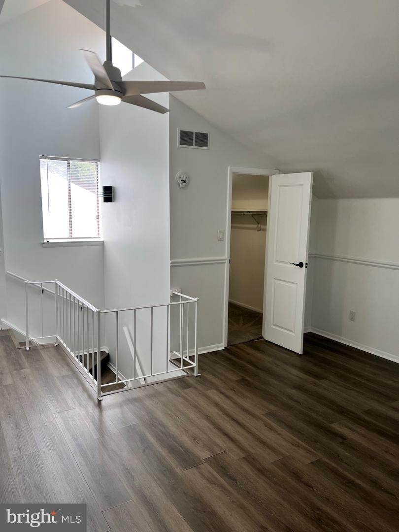 9560 James St #b Property Photo 12