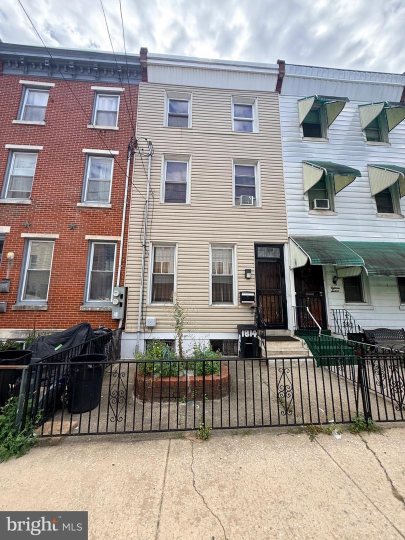 1814 W Master St Property Photo 1