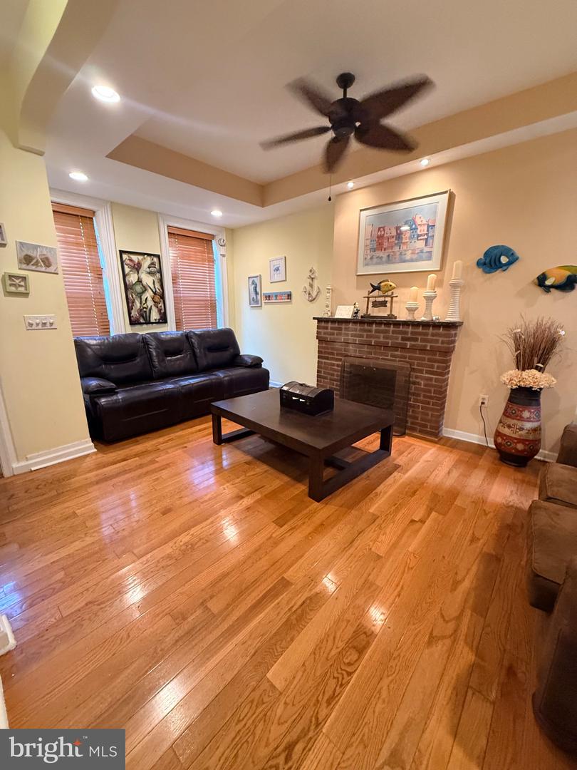 1814 W Master St Property Photo 3