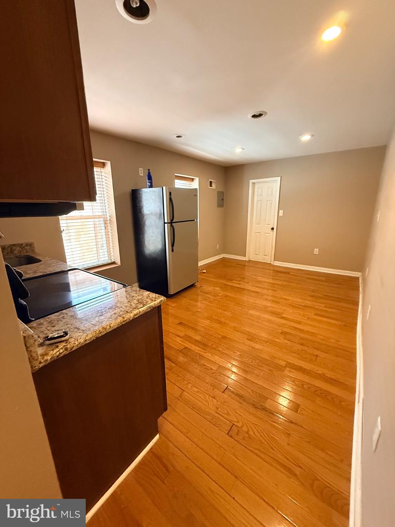 1814 W Master St Property Photo 9