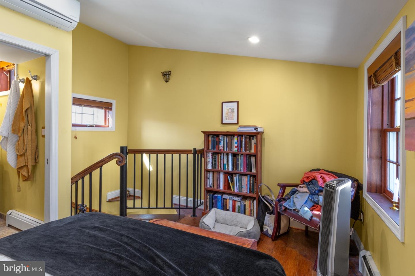 928 Irving St Property Photo 18
