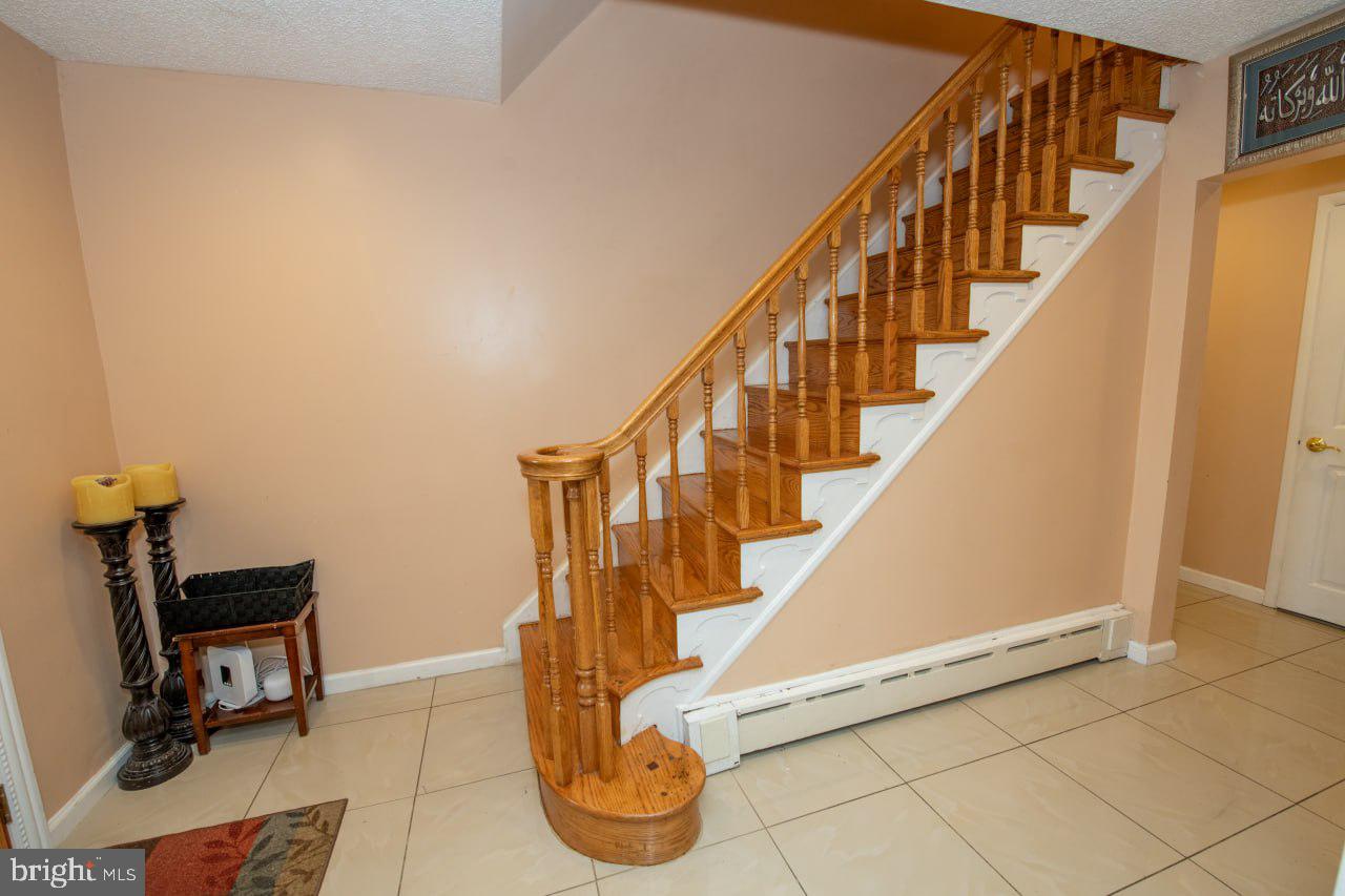 1735 Emerson St Property Photo 2