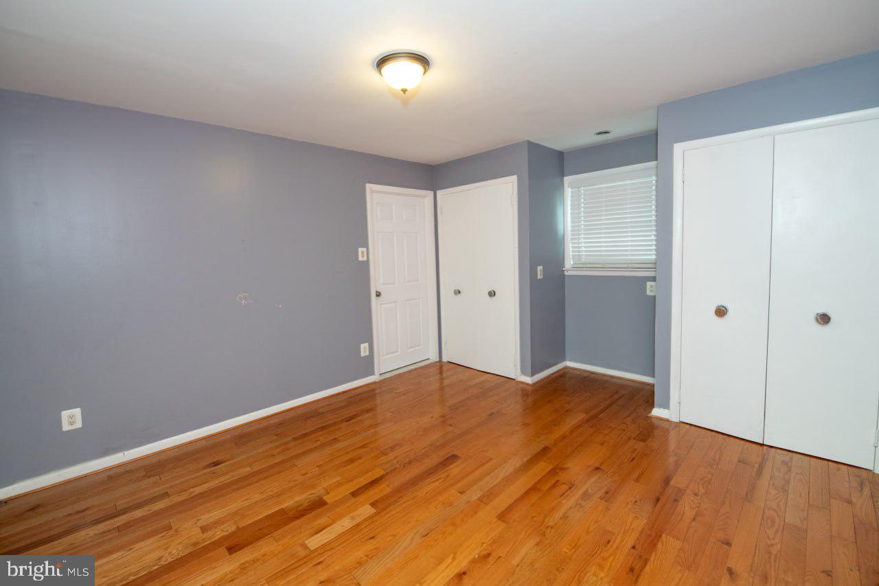 1735 Emerson St Property Photo 4
