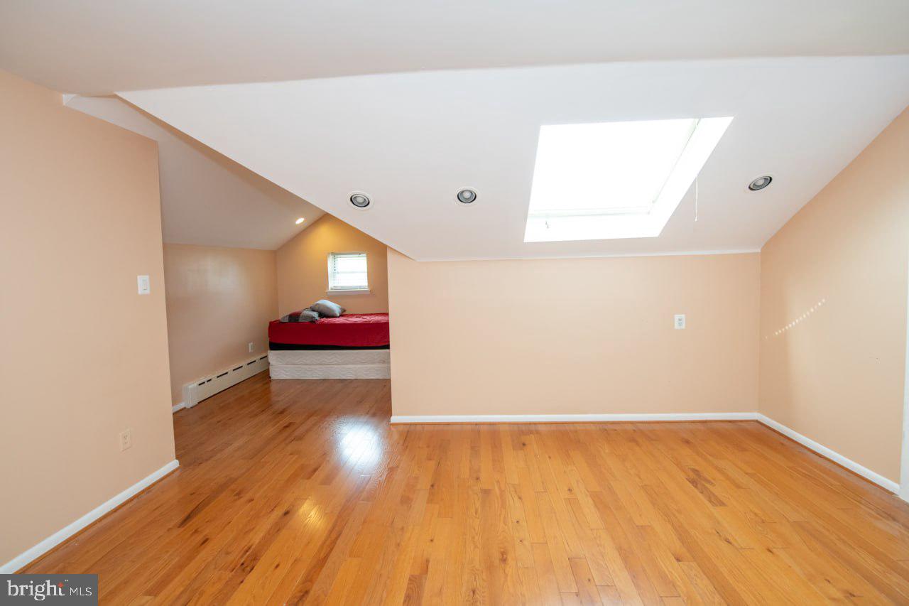1735 Emerson St Property Photo 10