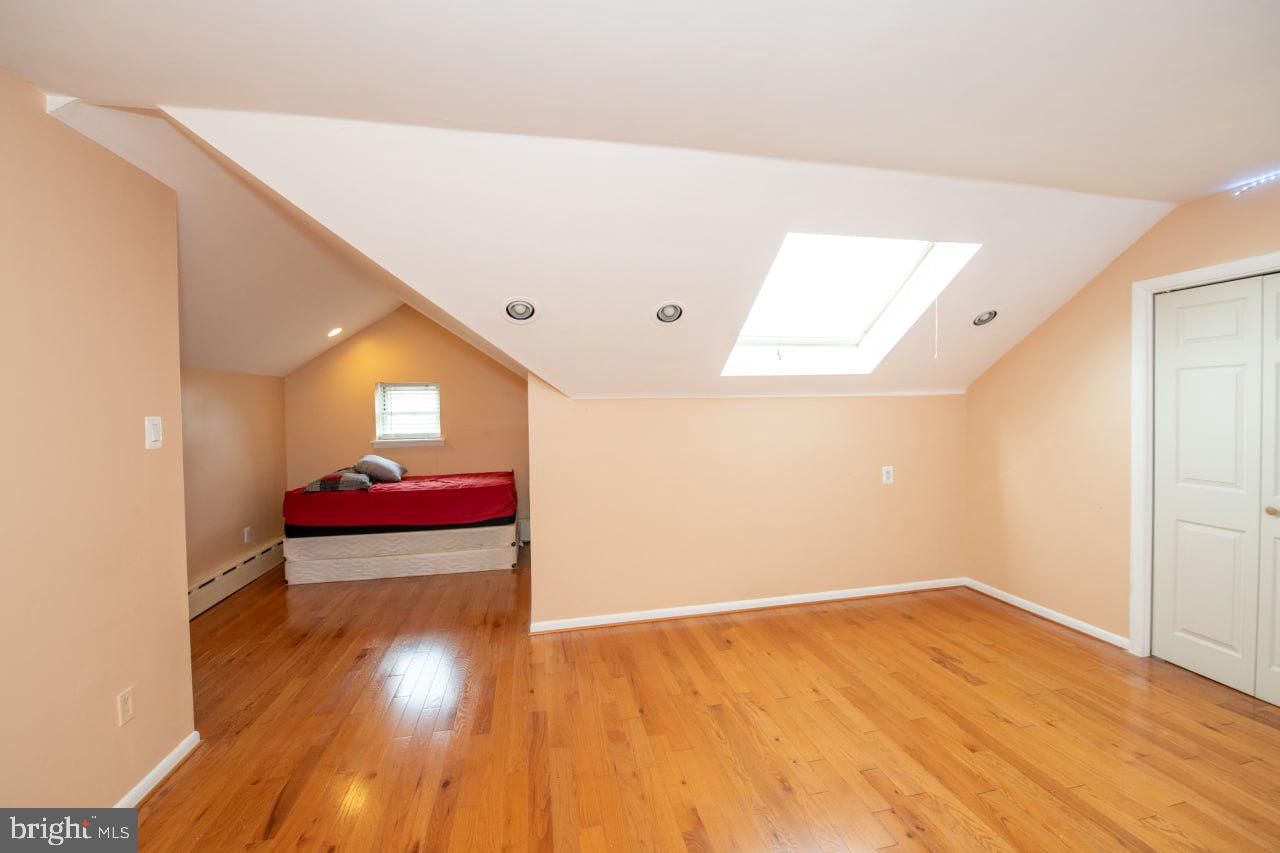 1735 Emerson St Property Photo 11
