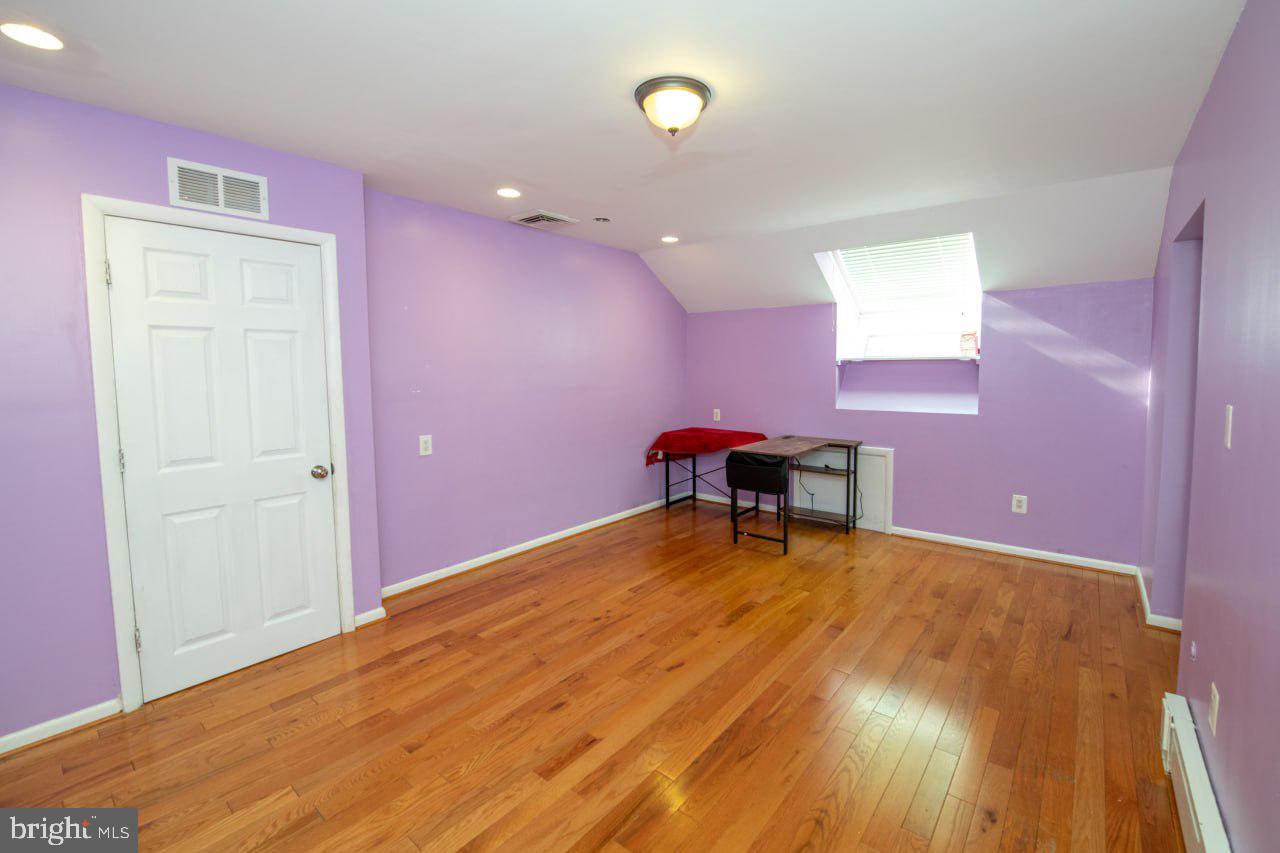 1735 Emerson St Property Photo 12