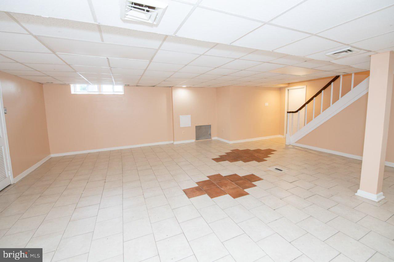 1735 Emerson St Property Photo 14