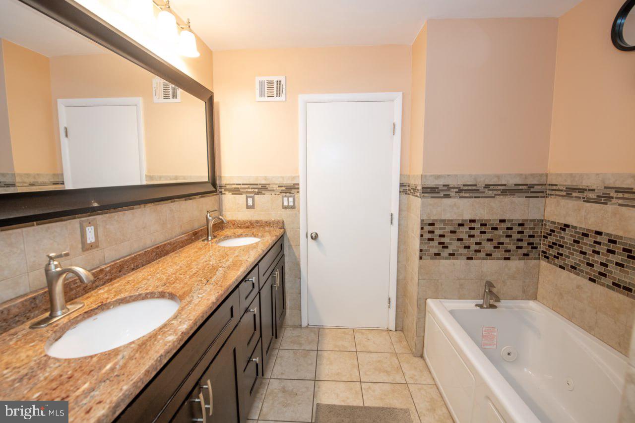 1735 Emerson St Property Photo 18