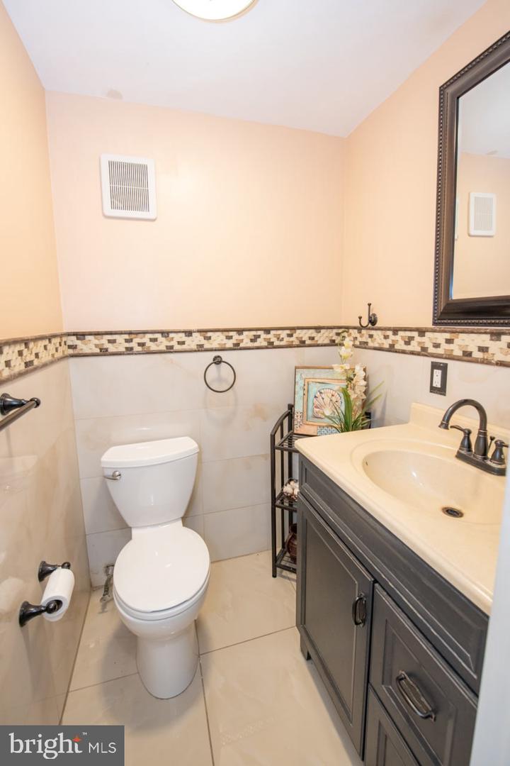 1735 Emerson St Property Photo 21