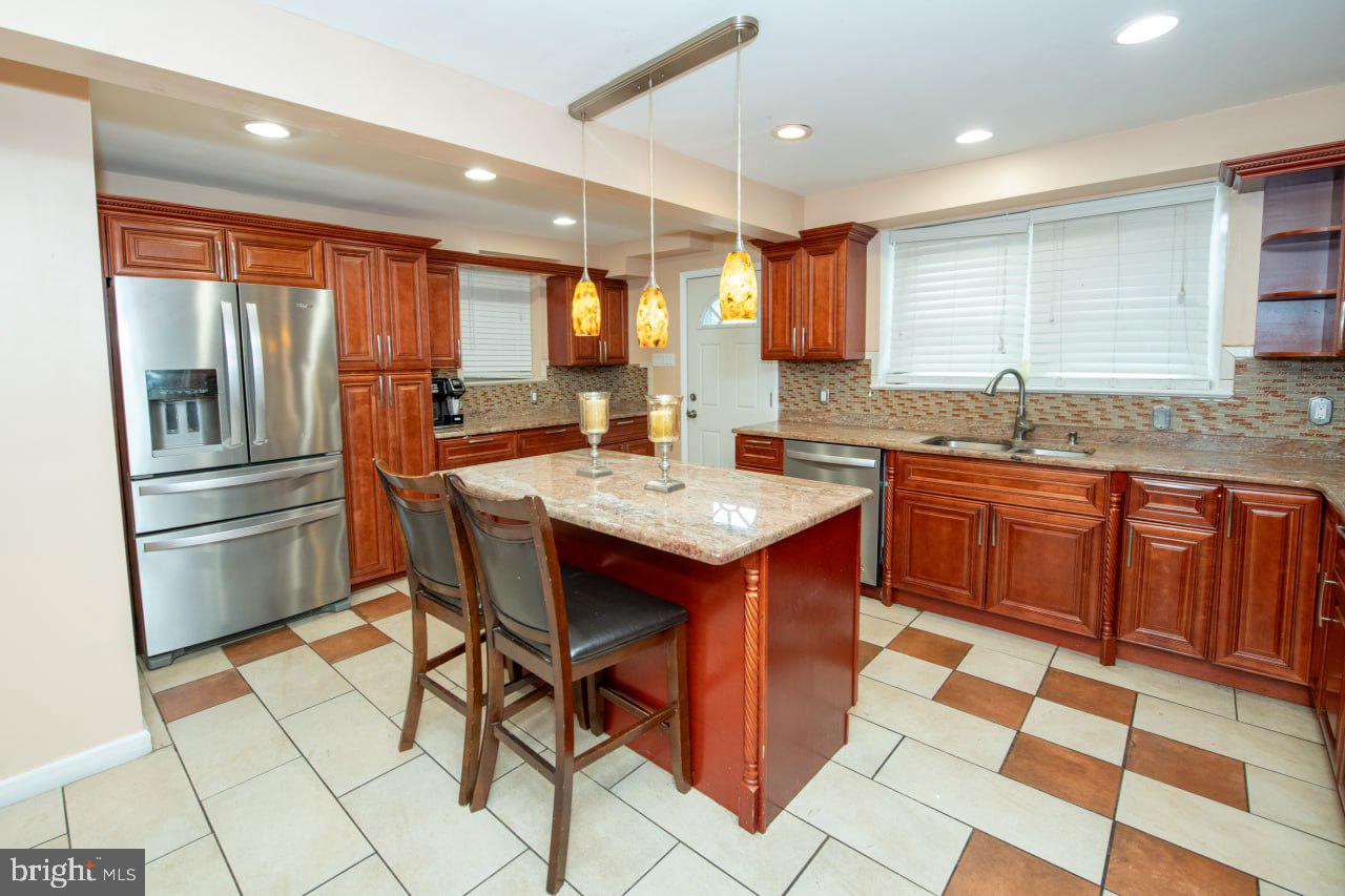 1735 Emerson St Property Photo 24