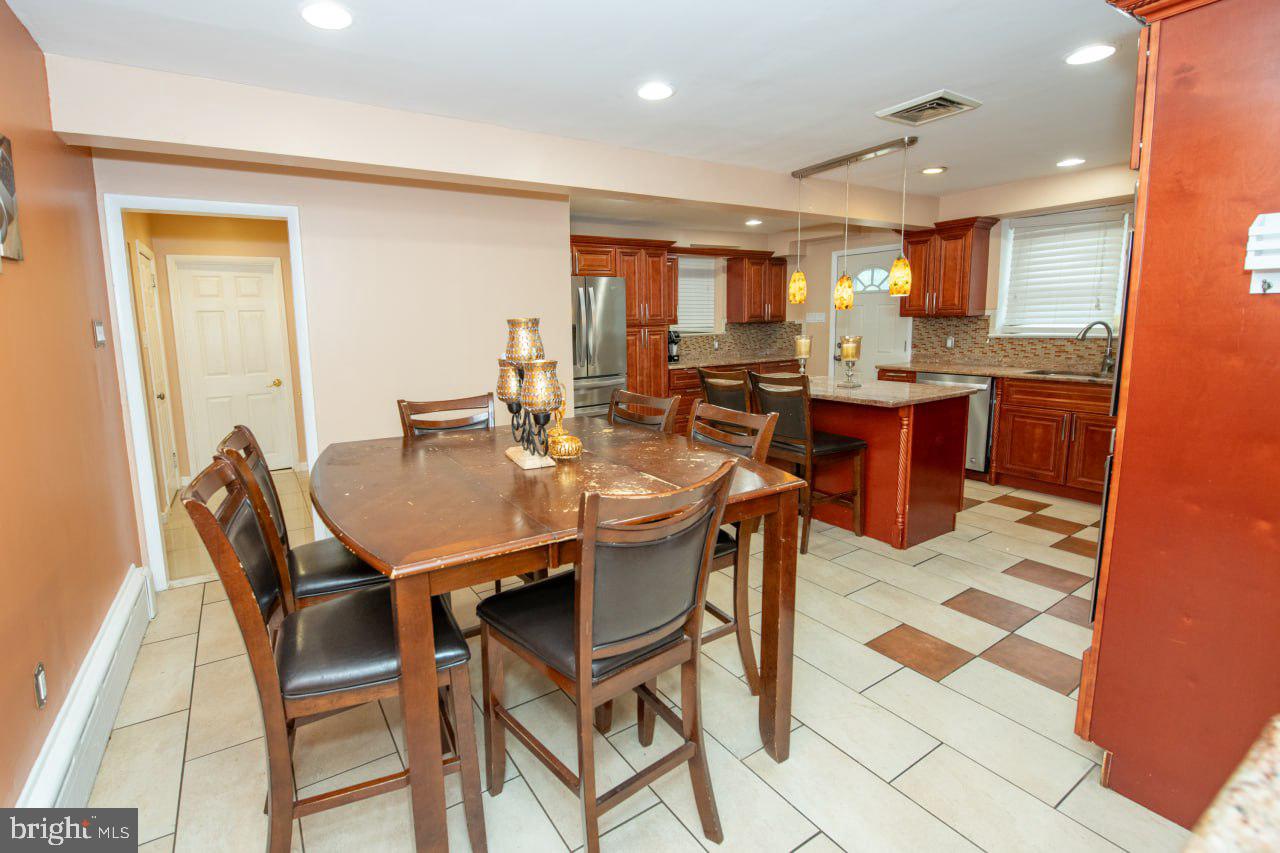 1735 Emerson St Property Photo 25