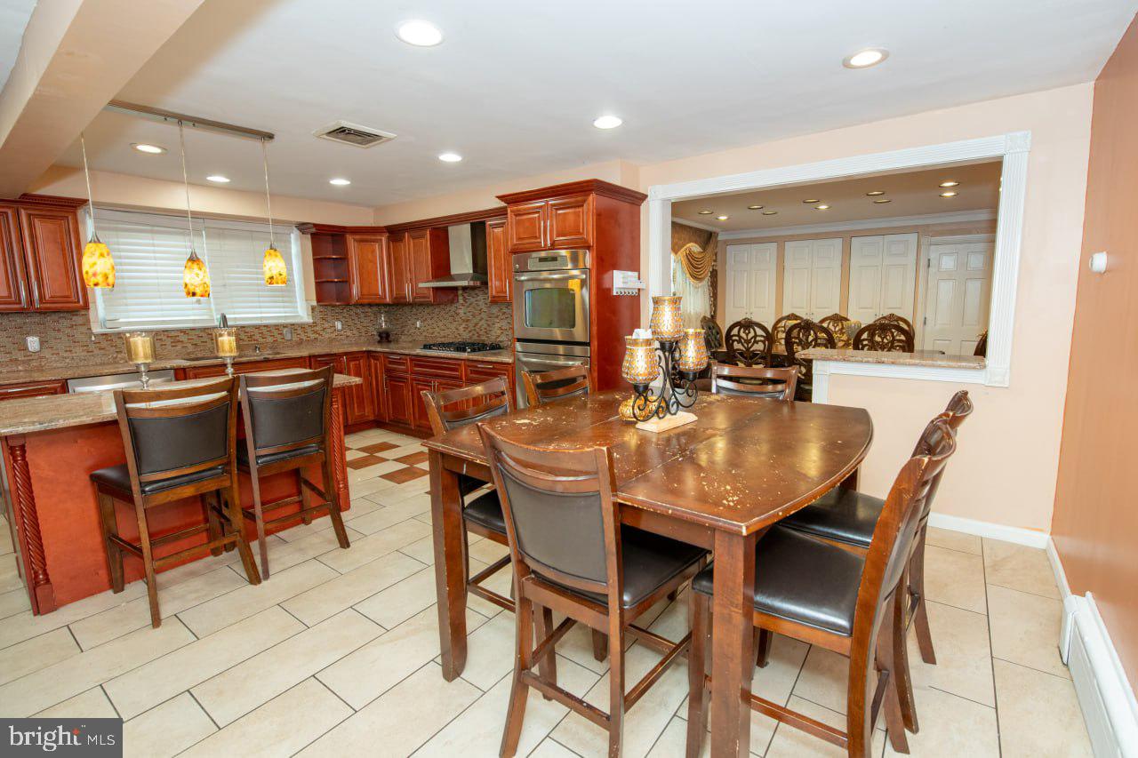 1735 Emerson St Property Photo 26