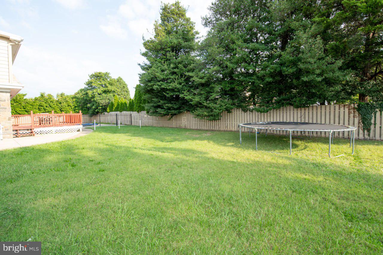 1735 Emerson St Property Photo 32