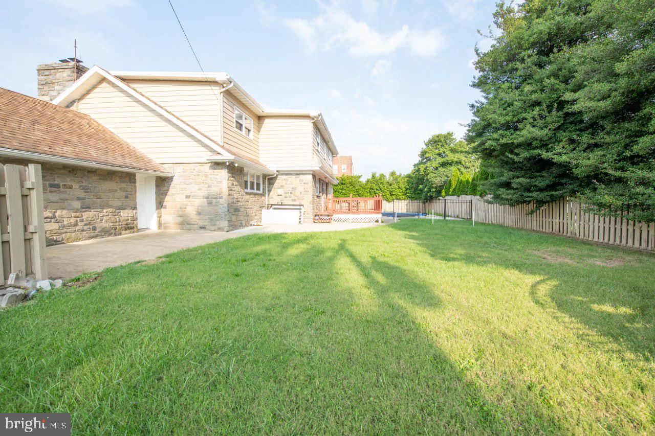 1735 Emerson St Property Photo 33