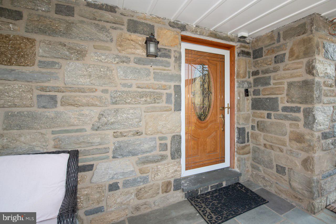 1735 Emerson St Property Photo 35