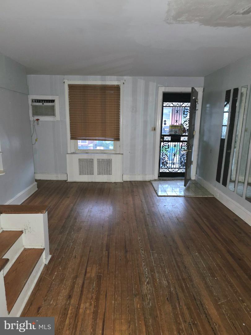 5653 Carpenter St Property Photo 3