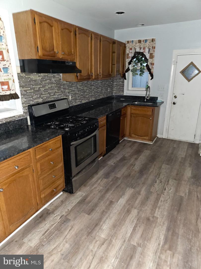 5653 Carpenter St Property Photo 7